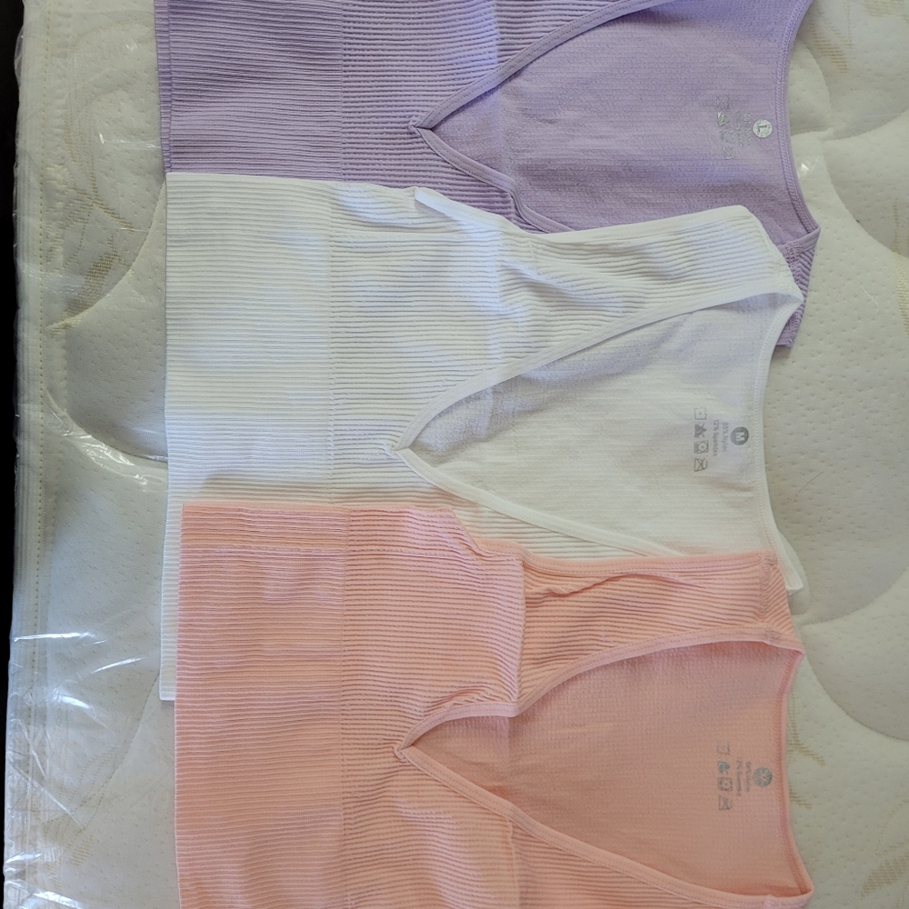 Compression croptops different colors - Picture 3 of 10